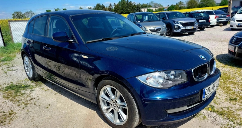 BMW Seria 1 cena 16900 przebieg: 209950, rok produkcji 2010 z Chełmno małe 16